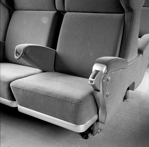 858950 Interieur van een diesel-electrisch treinstel DE 4 (serie 1000, RAm, T.E.E.) van de N.S./S.B.B. bij Werkspoor te ...